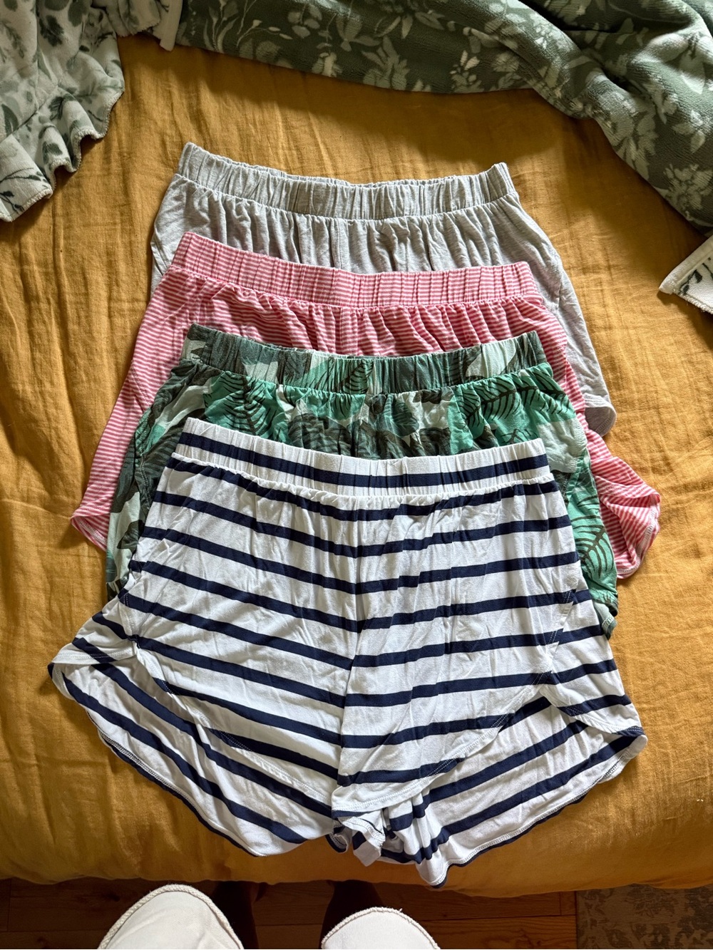 4 pack Old Navy sleep shorts size Large